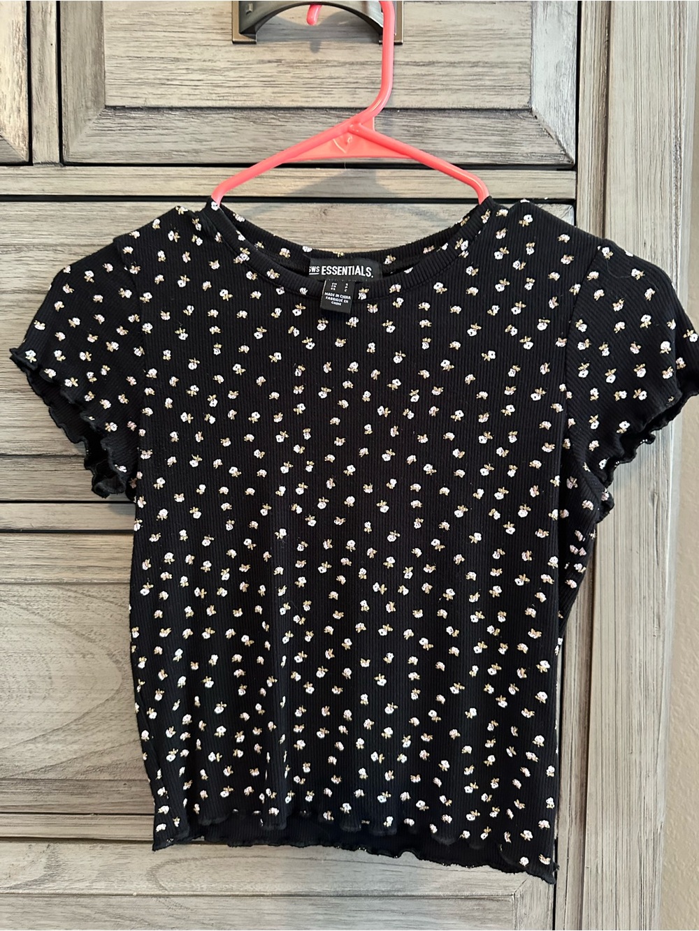 ESSENTIALS Black Floral Ribbed Crop Top